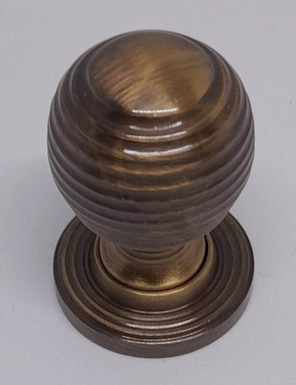 Beehive 23mm Knob Ant Brass